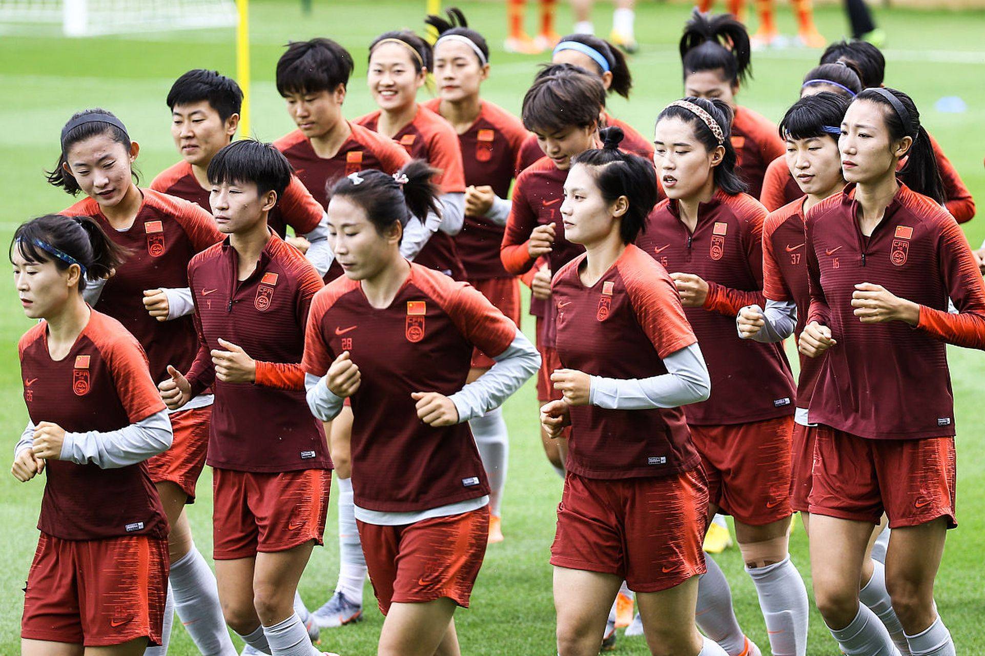 仍在, 男足的薪资, 顶级球员武 仍在, 男足的薪资, 顶级球员武