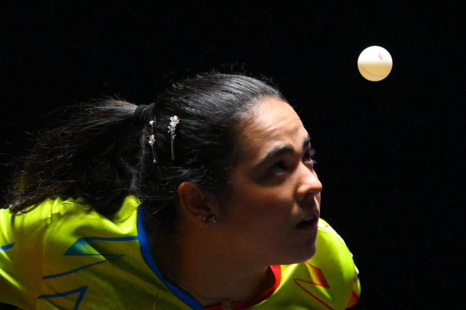 QqAuj, 赛中发球 QqAuj, 赛中发球